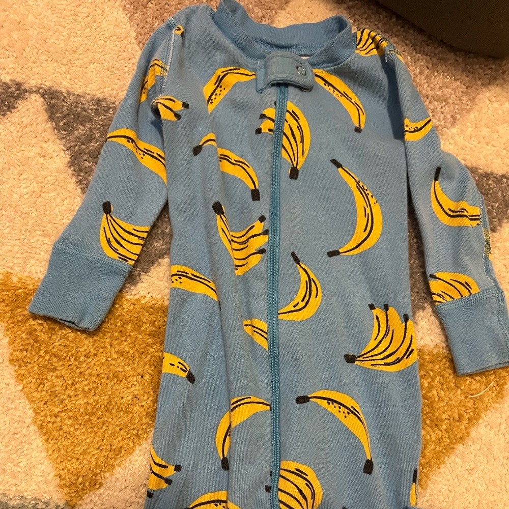 Hanna Andersson pajamas 12-18 month, good condition.